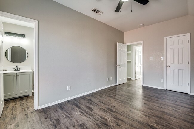 Building Photo - Coming Soon! 3 Bed 2 Bath House for Rent i...