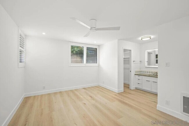 Building Photo - 325 S Sierra Ave