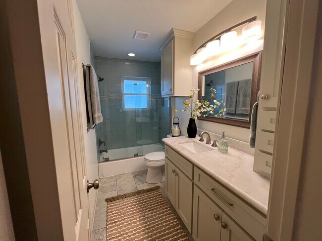 Building Photo - 5322 Saxon Dr