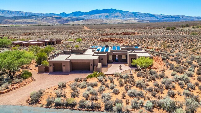 Primary Photo - Exquisite Custom Home in Prestigious Commu...