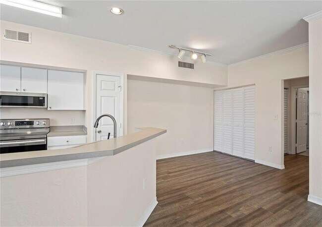 Building Photo - 10512 White Lake Ct