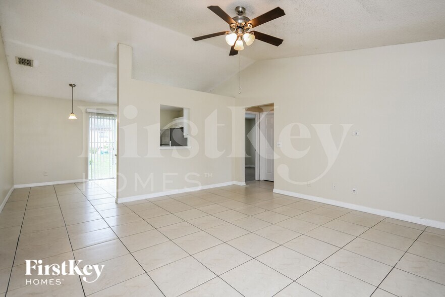 Building Photo - 646 Crane Dr