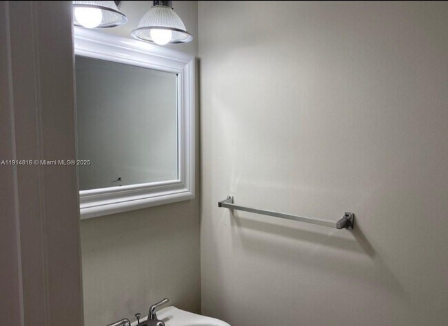 Building Photo - 821 SW 2nd St