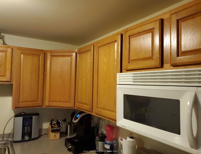 Building Photo - 2 Bedrooms, 2 Bathrooms and Plenty of Amen...