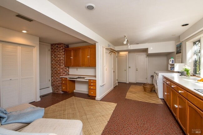 Building Photo - 20 Vista Dr