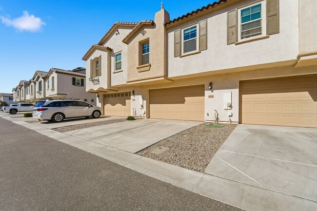 Building Photo - ** Like new Luxurious Modern townhome with 2 Master Suits in Warner Meadows**