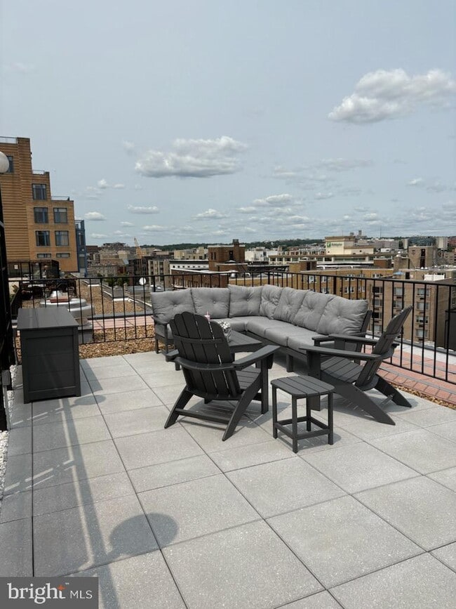 Building Photo - 1420 N St NW