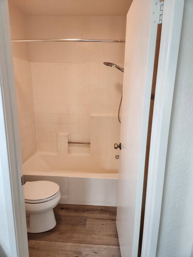 Building Photo - 8707 E Indian Hills Rd