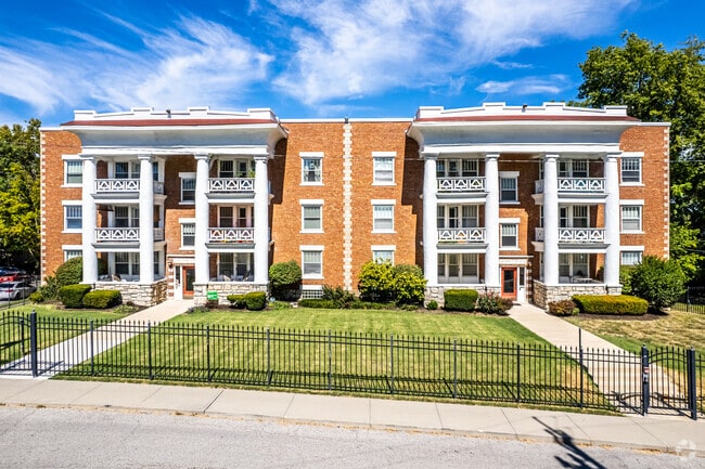Building Photo - Vanderbilt Place