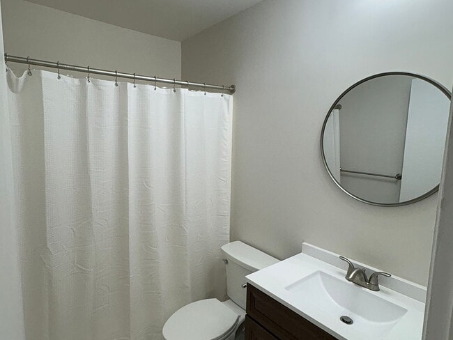 Building Photo - 410 Sunnybrook Ln