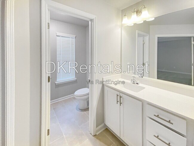 Building Photo - 1466 Fern Ridge Ln