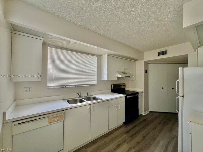 Building Photo - 2 br, 2 bath Condo - 2604 SE 21st Ct # A202