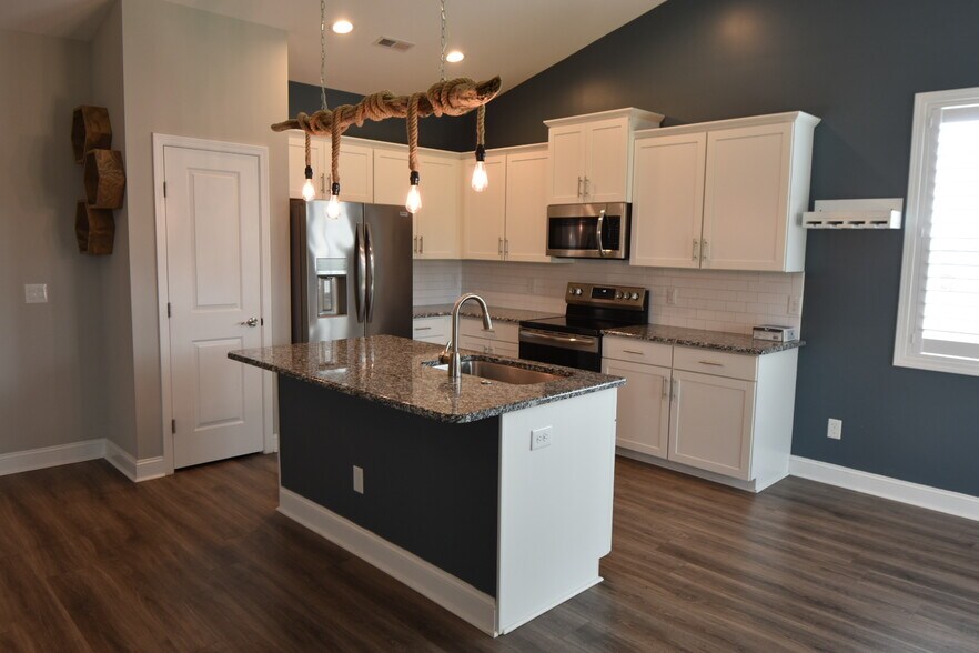 Building Photo - 3005 Primrose Ln