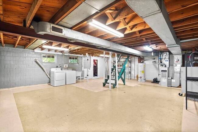 Building Photo - 2 Bed 1 Bath - Takoma Park Cottage- Large ...