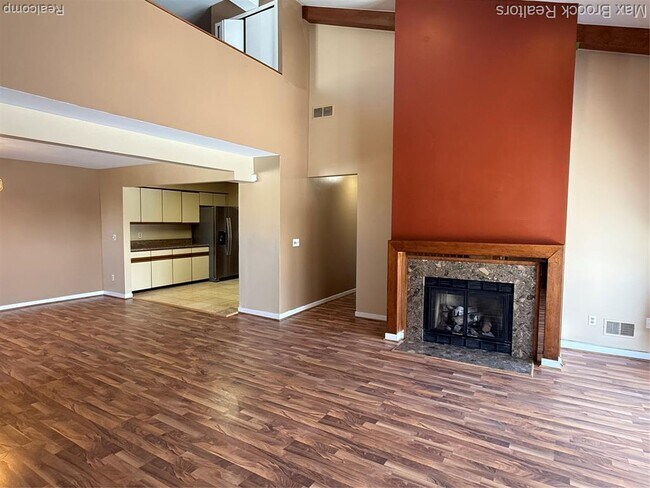 Building Photo - 6670 Maple Lakes Dr