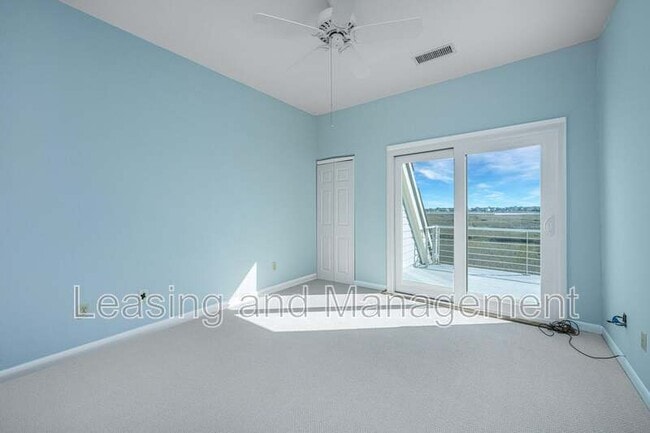 Building Photo - 242 Little Oak Island Dr