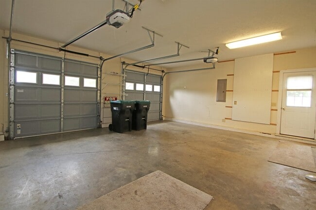 Building Photo - 155 Chelsea Cir