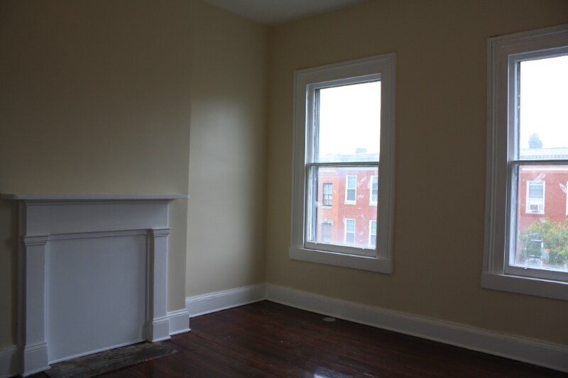 Building Photo - 818 Hollins St