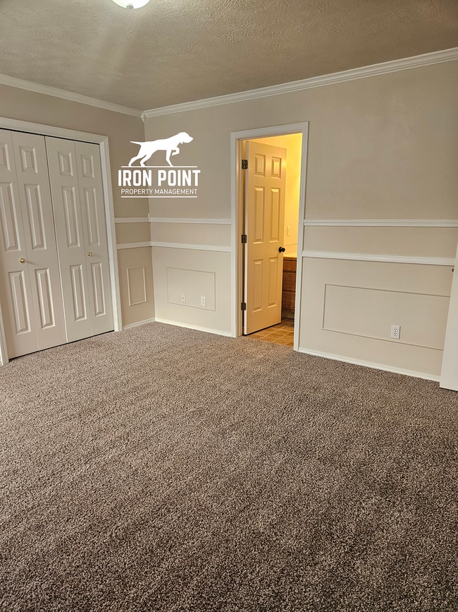 Building Photo - Candlestick Park Sub-3bed/2bath w/2 car ga...