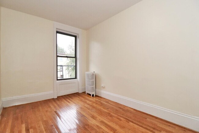 Building Photo - 92 Bright St