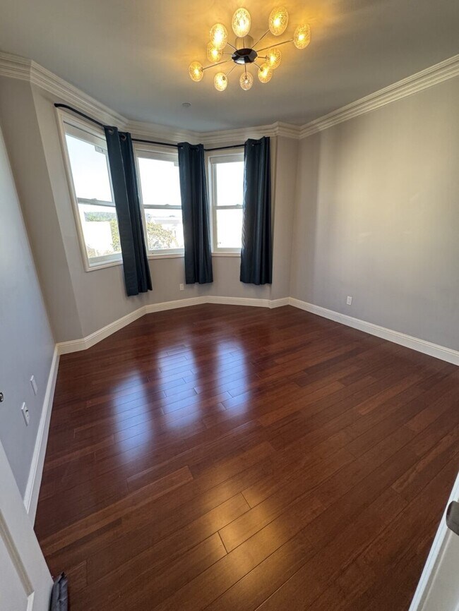 Building Photo - 1334 Anza St