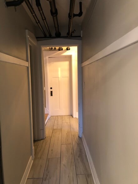 Building Photo - 318 E Deer Pl