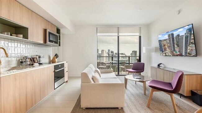 Building Photo - 601 NE 1st Ave