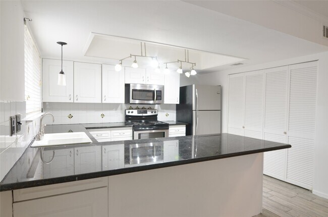 Building Photo - 2372 Triway Ln