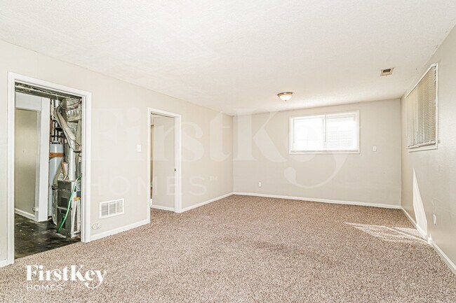 Building Photo - 6680 Foxshire Dr