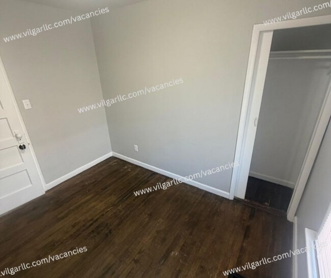 Building Photo - FOR RENT — SPACIOUS 3 BED / 1.5 BATH HOME