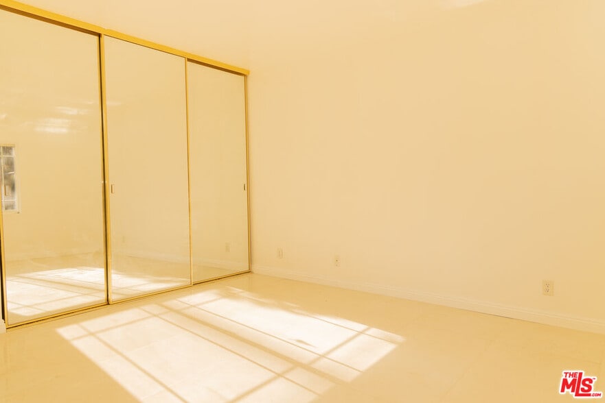 Building Photo - 5604 Valley Circle Blvd