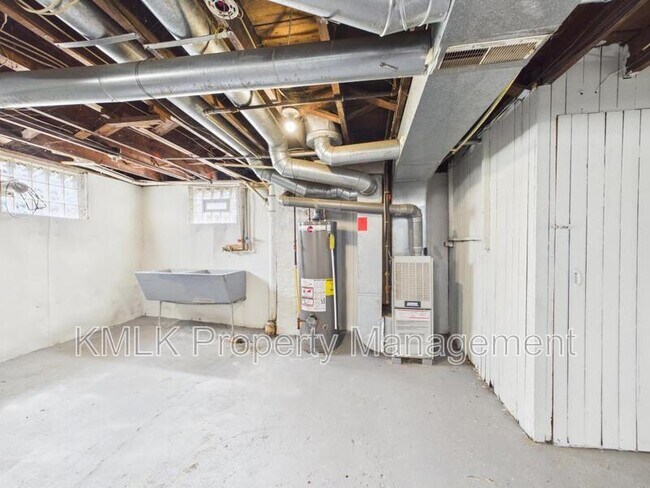 Building Photo - 575 Fernwood Dr