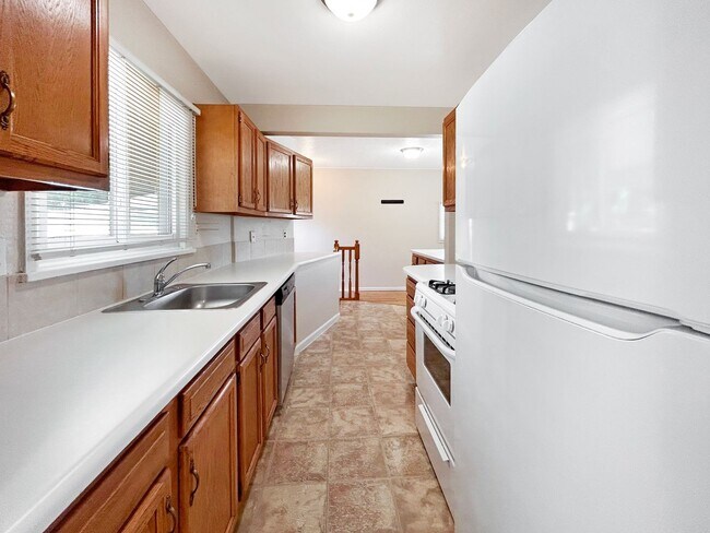 Building Photo - $0 DEPOSIT OPTION! UNIVERSITY PARK/DU, BEAUTIFUL RANCH HOME, 3 CAR GARAGE, HARDWOOD FLOORS, SOLAR...