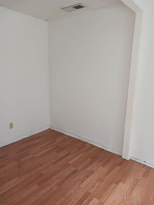 Building Photo - Albany Apartments