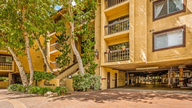 Building Photo - Beautiful Mountain Condo. 3 Bed-2Bath