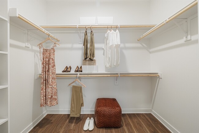 Building Photo - 10505 Deerwood Rd