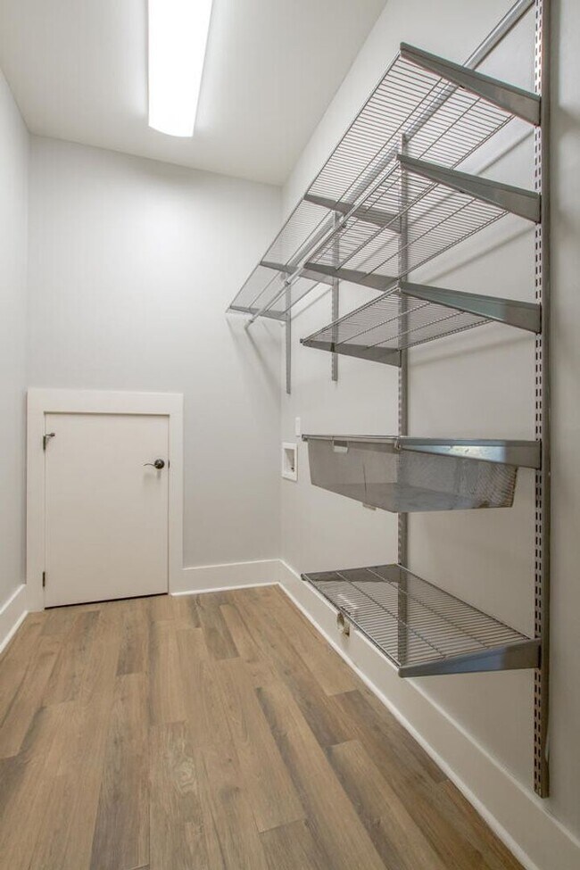 Building Photo - Stunning 4 Bedroom / Amazing Location / Fenced in Backyard / Beautiful Covered Front Porch