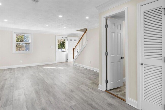Building Photo - 8 Captain Cook Ln