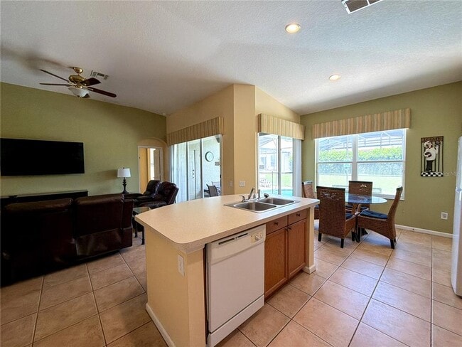 Building Photo - 8127 Fan Palm Way