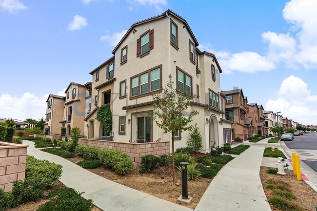 Building Photo - 40815 Melrose Dr