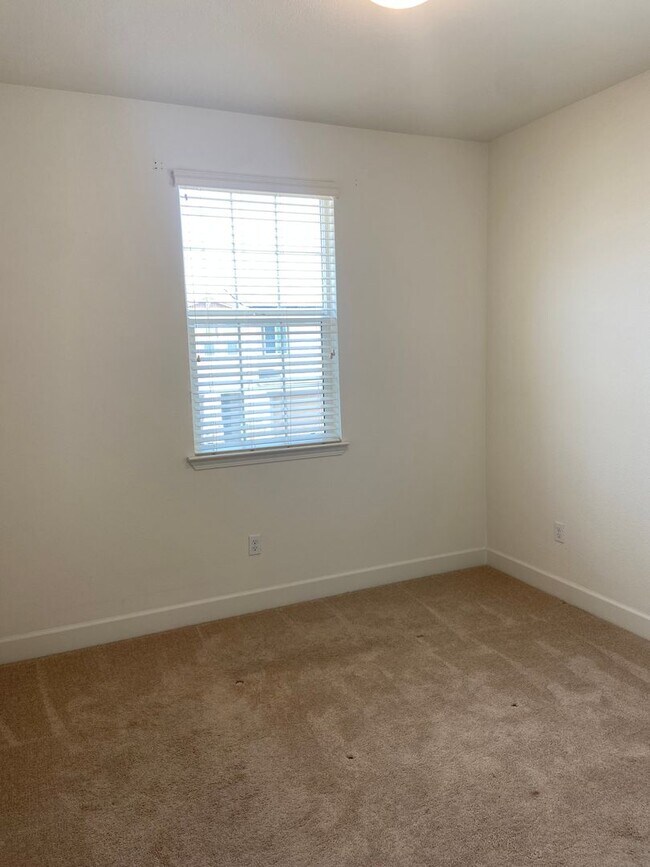 Building Photo - Folsom Ranch Community - 4 Bedroom, 2.5 Ba...