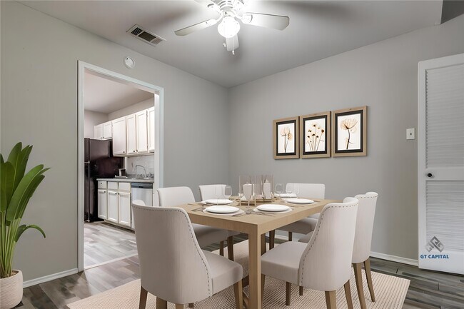 Building Photo - 9707 Richmond Ave.