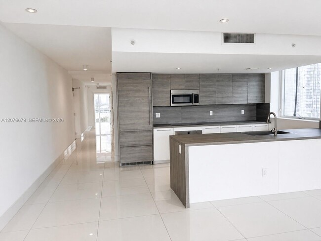 Building Photo - 400 Sunny Isles Blvd