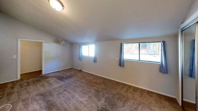 Building Photo - 3 Bedroom, 3 Bathroom Live Oak Canyon Home...