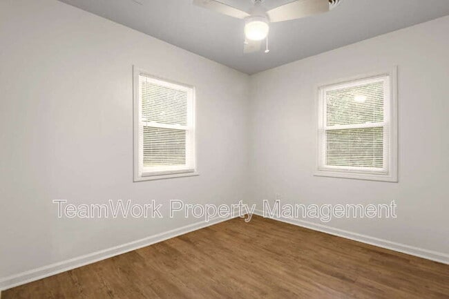 Building Photo - 3027 Terry Dr