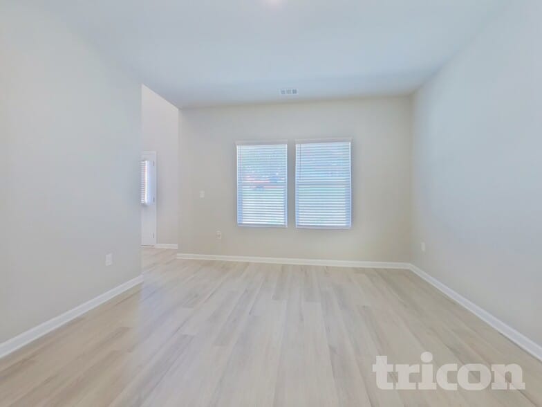 Building Photo - 831 Bryson Lake Cir