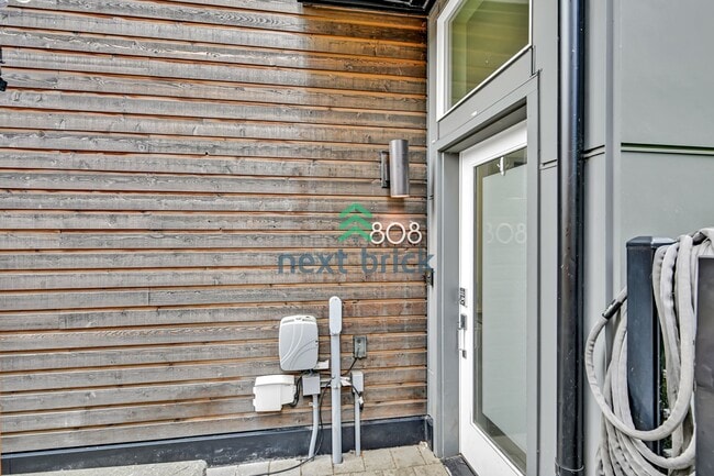 Building Photo - A beautiful 3 bed and 2 bathroom house for...