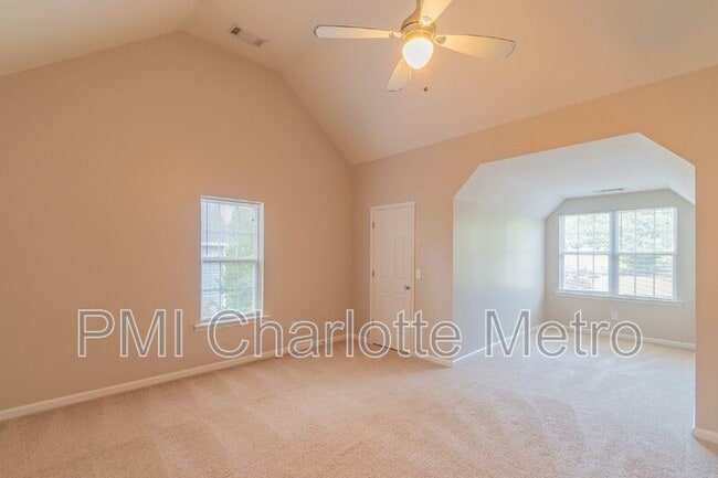 Building Photo - 2068 White Cedar Ln