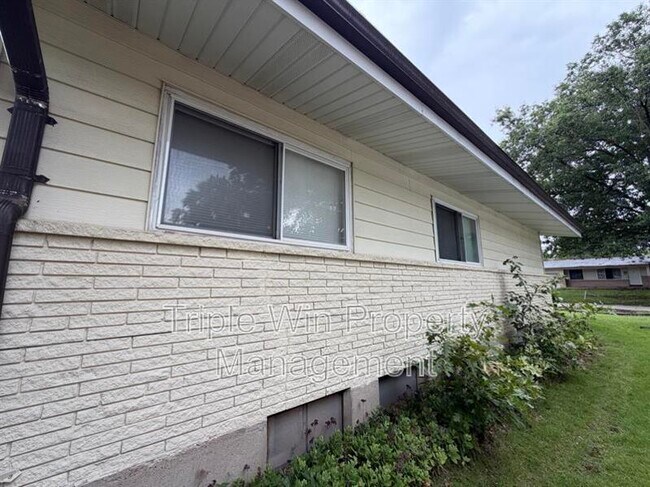 Building Photo - 10805 Landseer Dr