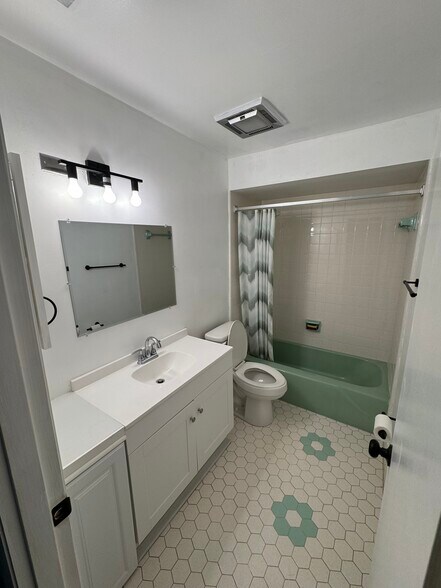 Building Photo - 3136 Harbor Blvd